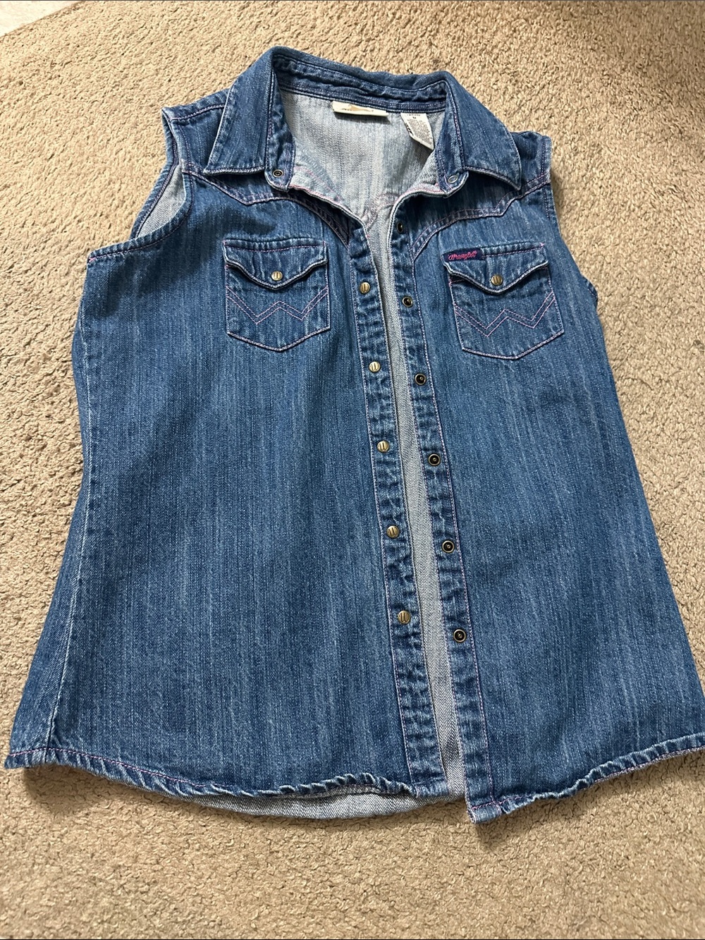 Women’s Wrangler Sleeveless Denim Button-Front Shirt - Blue